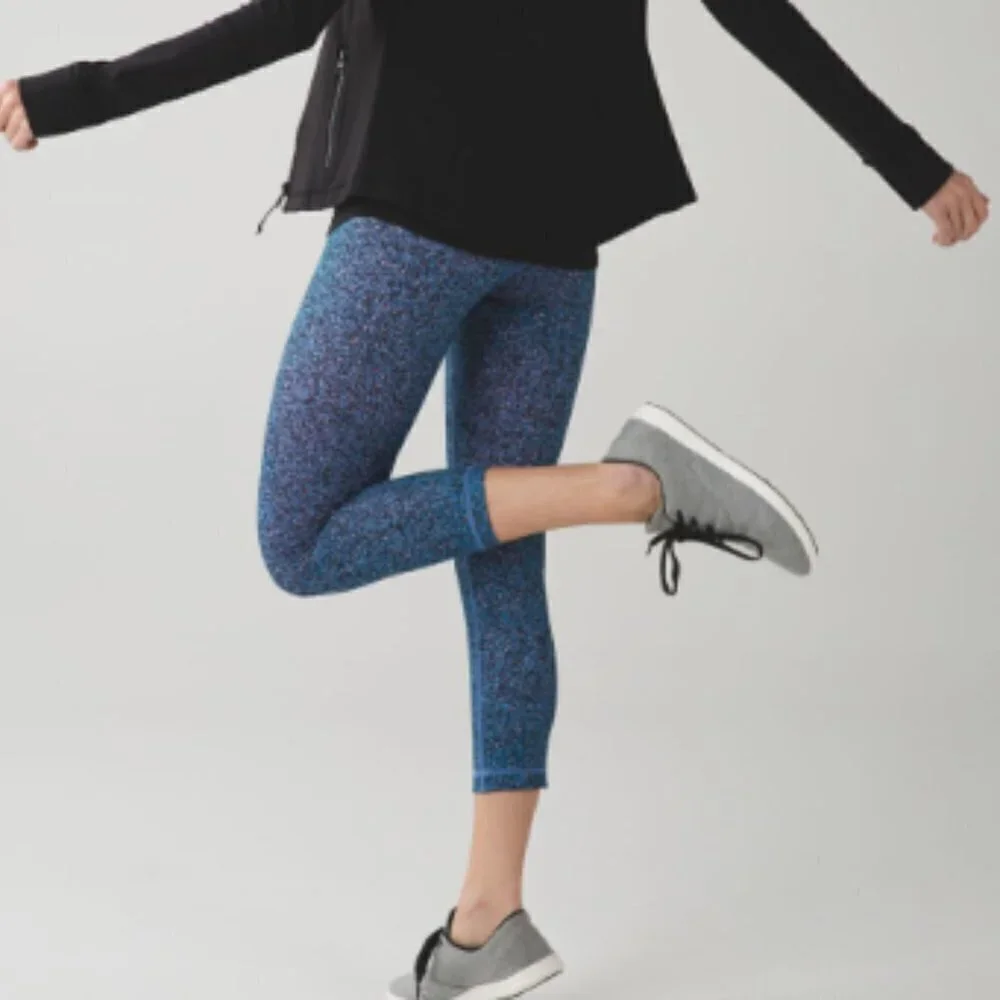 Lululemon‎ Lululemon Wunder Under Crop III in Blue, Pink & Black sz 4